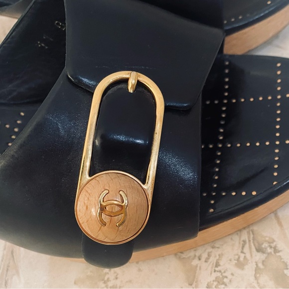 CHANEL PLATFORM BLACK LEATHER STACKED HEEL SLIDES IN BLACK/NATURAL - Picture 5 of 8